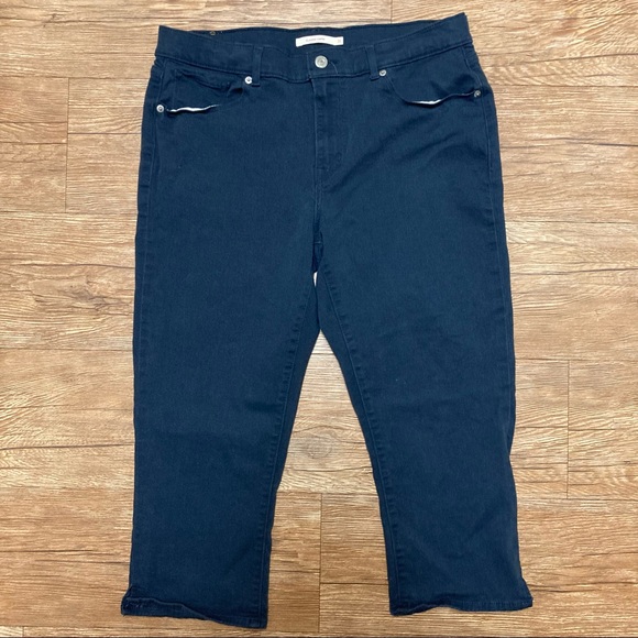 Levi’s Capri Denim Blue Pants Women’s - Picture 2 of 3